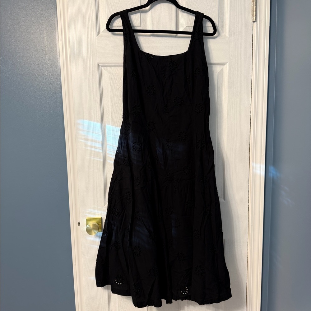 Free Assembly black midi dress, eyelet floral pattern size large